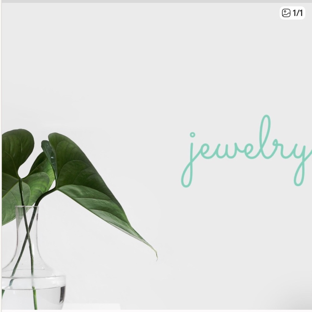 Elegant Green Leaf Decor